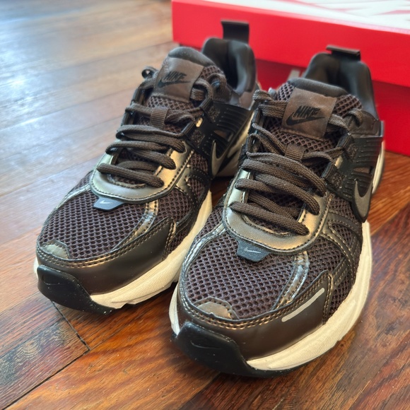 Nike V2K RUN Velvet Brown / Baroque Brown | size M 6 / W7.5 - Picture 3 of 10